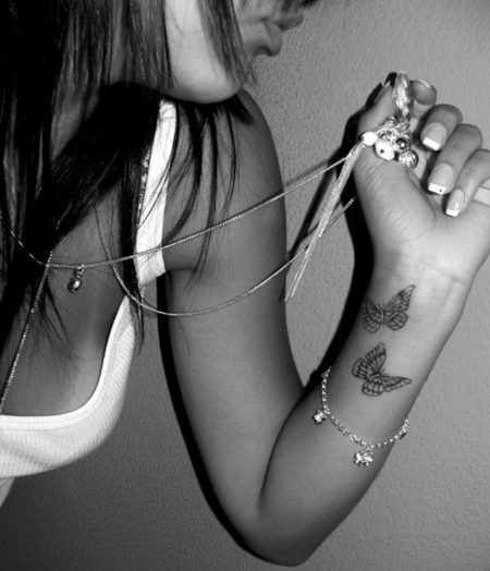 Mariposa con corazones y notas musicales. 6/27/09. Sixty Nine Tattoo Studio